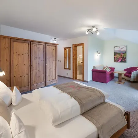 ホテル Alpenschloessl